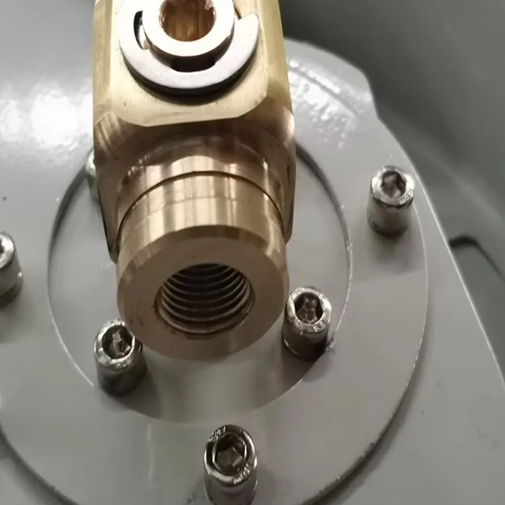 Heavy duty automatic telescopic hose reel