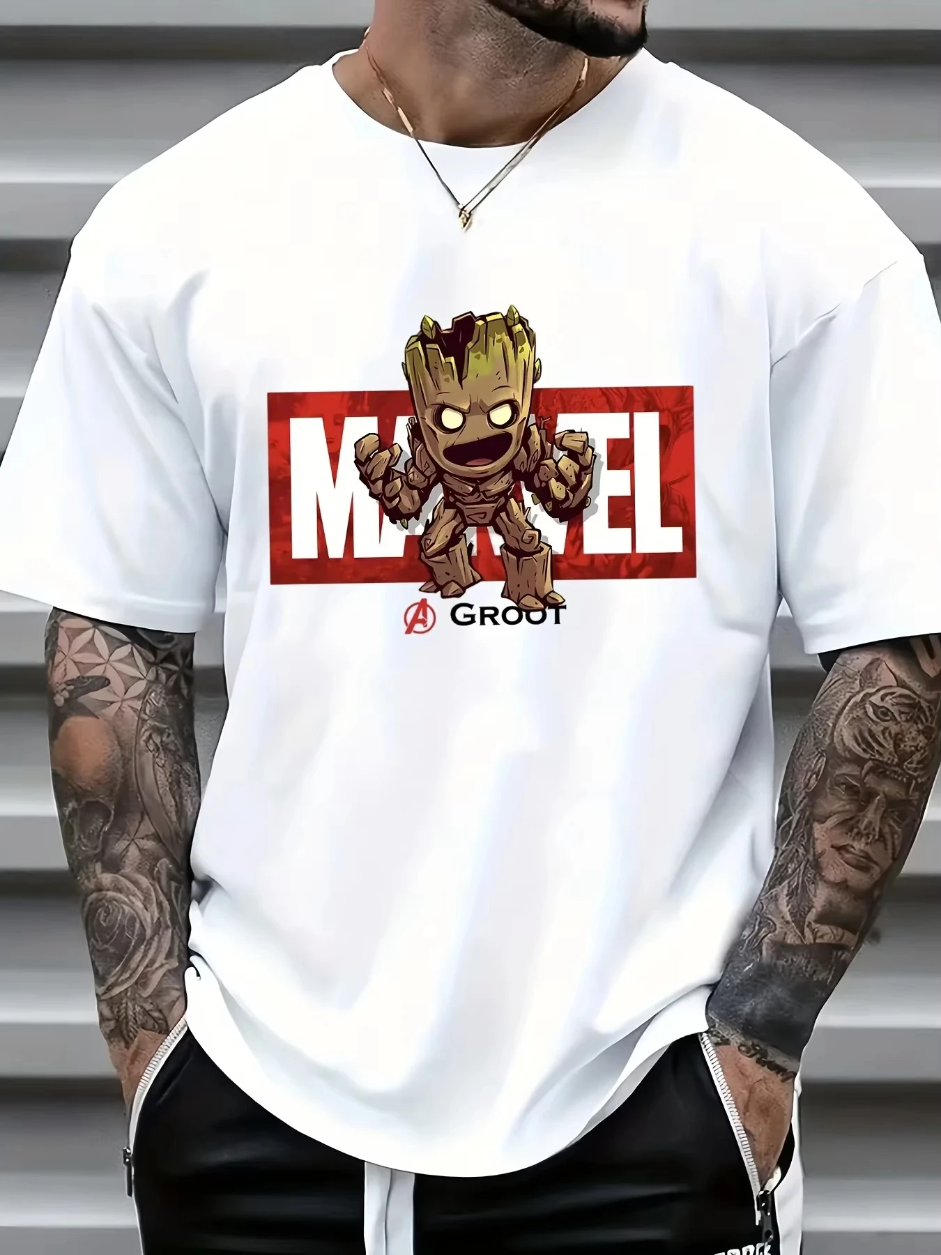 La camiseta con estampado de Groot de Marvel para hombre es un estilo casual de verano con un llamativo estampado rojo de Marvel.
