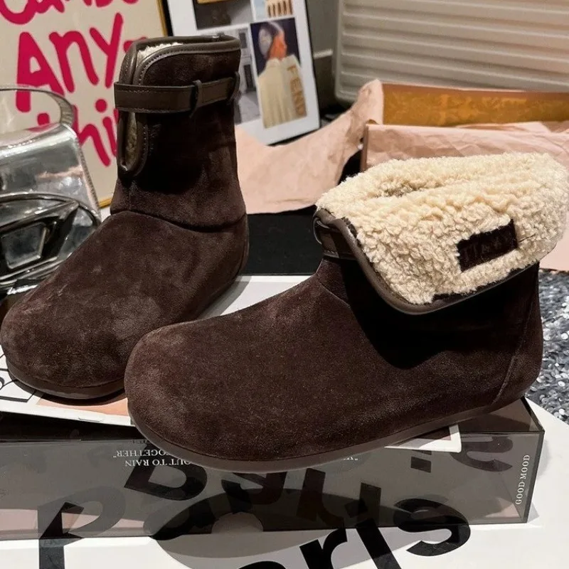 novas-botas-de-neve-femininas-2025-inverno-velo-forrado-quente-curto-versatil-sapatos-de-algodao-mulher-engrossado-la-de-cordeiro-pele-sapatos-planos