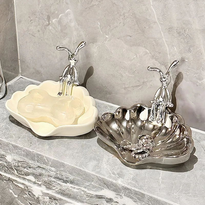Light Luxury Household Plastic Shell Soap Box Free Punching Toilet High-end Creative Bathroom Soap Box Automatic Drainage