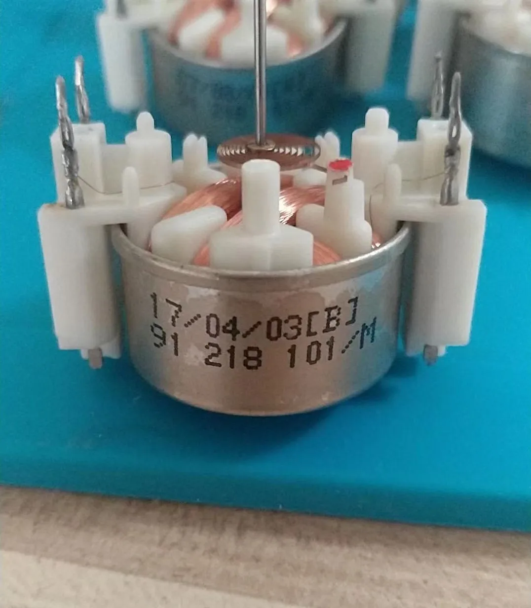 

Tachometer TEMP FUEL Stepper Motor for BMW E38 E39 E53 M5 X5 91218101 Auto Gauge Instrument Cluster 91218101