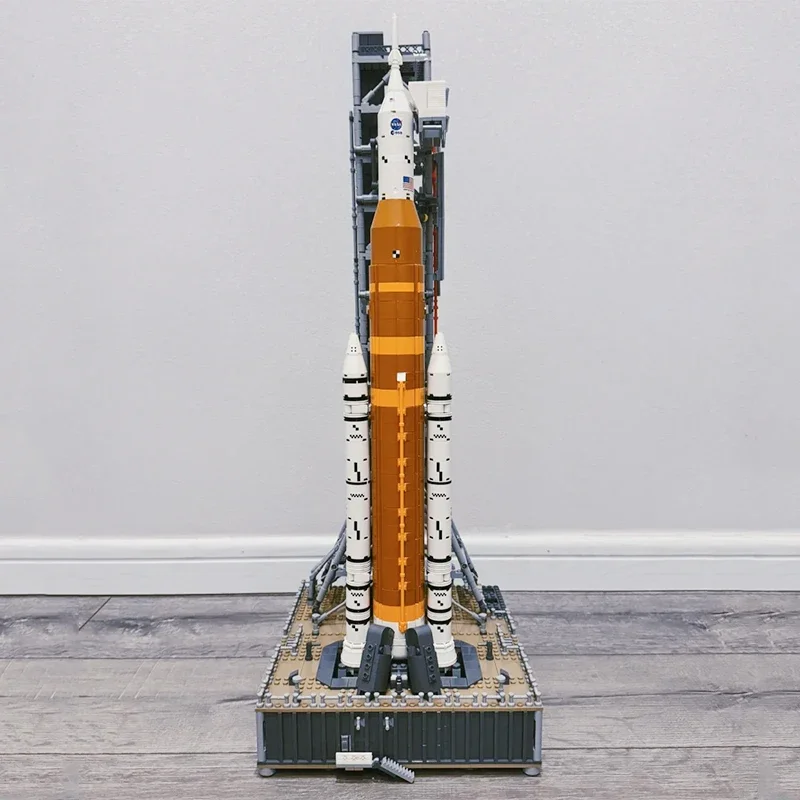 

Artes Rocket space launch system building block toy ornament