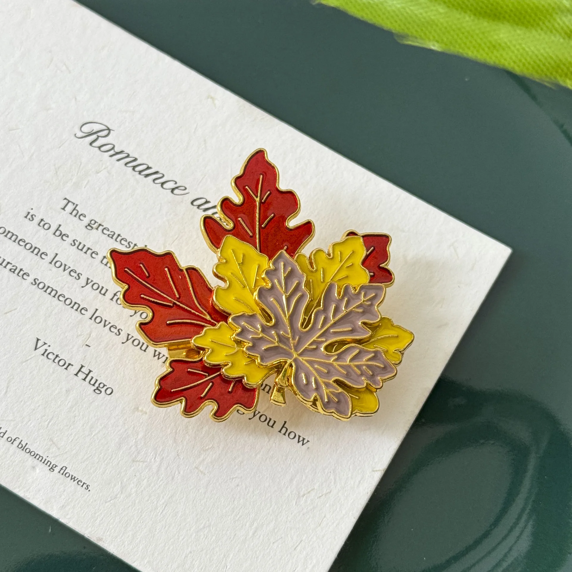 Forest Style Enamel Red Green Maple Leaf Brooches For Unisex Trendy Early Autumn Glaze Pins Jewelry Jacket Coat Accessory Gifts