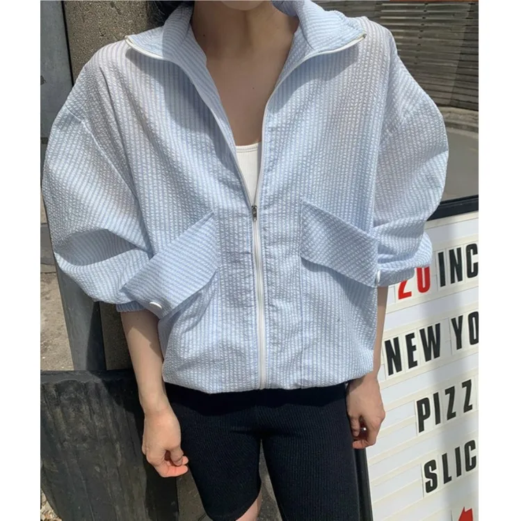 

Женское весенне-летнее новое шикарное дизайнерское длинное пальто с откидным воротником в полоску и молнией с защитой от солнца