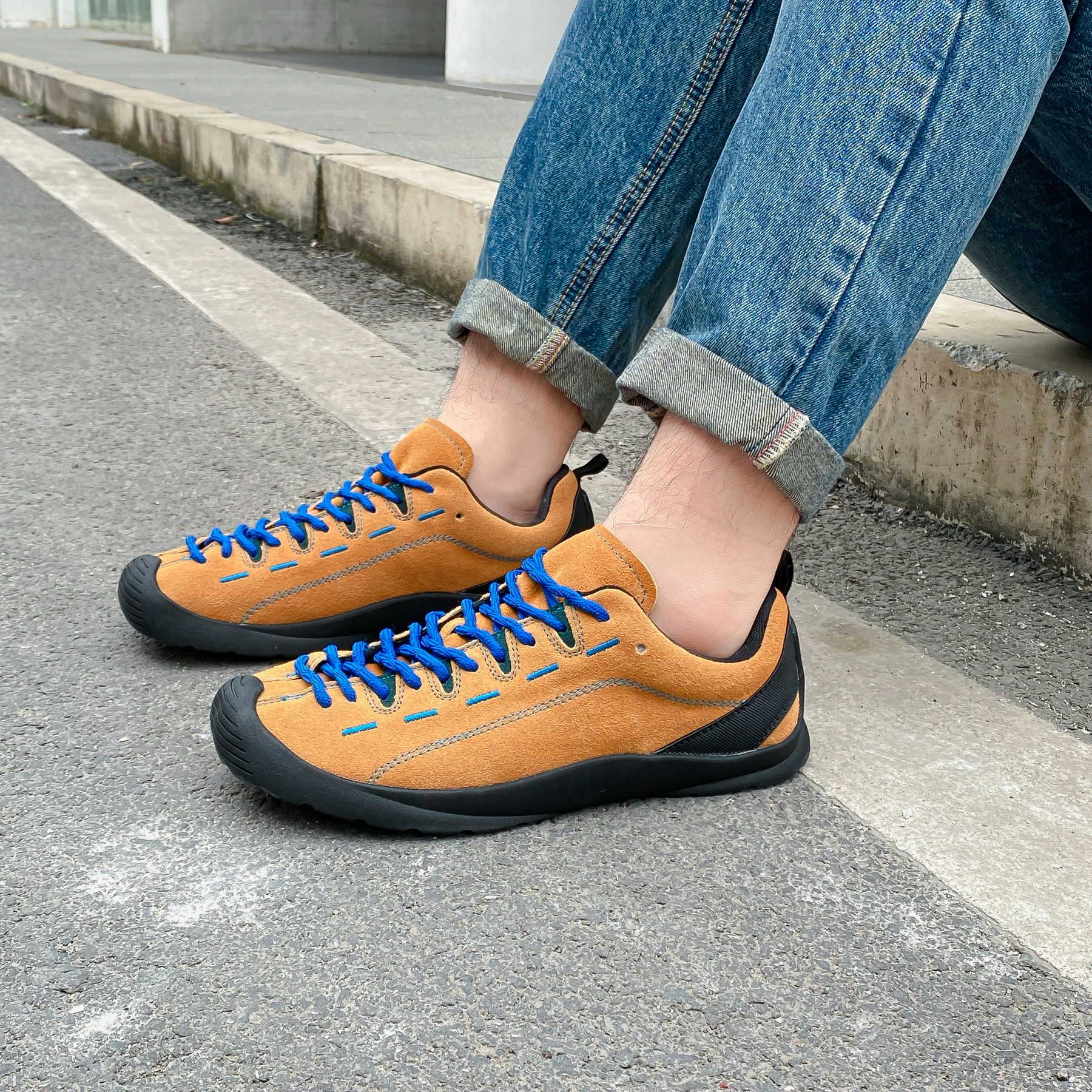 Hiking shoes men's outdoor hiking shoes men's high quality fashion casual snow boots comfortable wear-resistant non-slip shoes