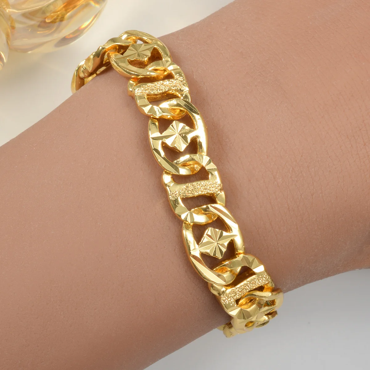 Women Link Bracelet 18K Gold Plated Cuff Chain Bracelet Non Adjustable Statement Wrist Jewelry Accessory For Party Birthday Gift