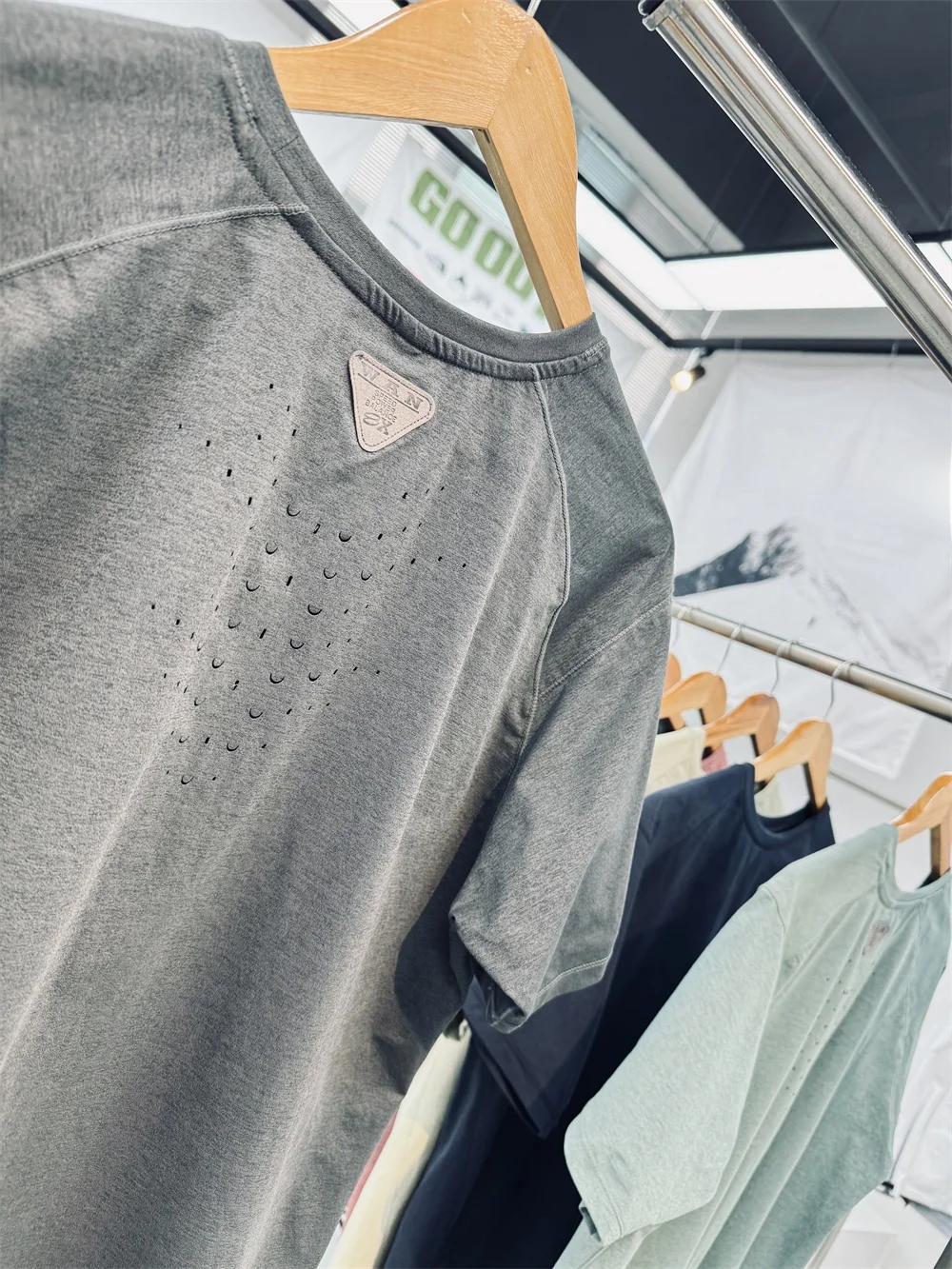 Dragon Scale Texture Laser Perforated Breathable Unisex Outdoor Function Loose Quick Dry Short Sleeve T-Shirt Polyester Fiber