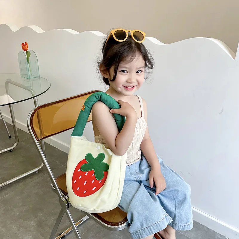 1 Pcs Children Small Bag Strawberry Bag Cute Little Girl Zero Wallet Versatile Fashion Shoulder Bag Trend Kids Handbag