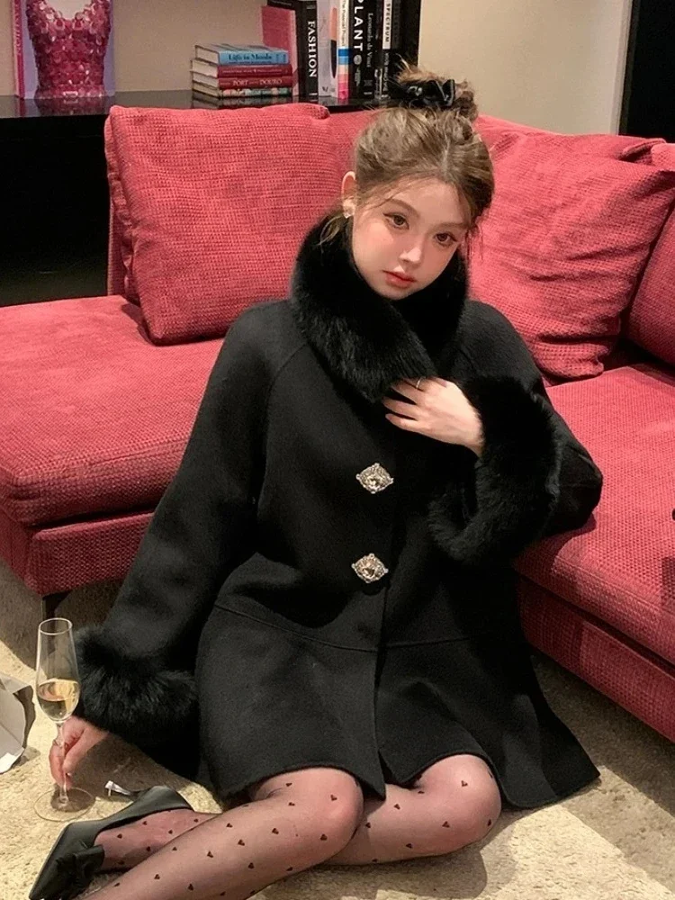 Jaket Wol Kasmir Hangat Wanita Musim Gugur Musim Dingin Baru, Mantel Wol Bulu Rubah Asli Kancing Berhias Berlian Imitasi Panjang Sedang untuk Wanita