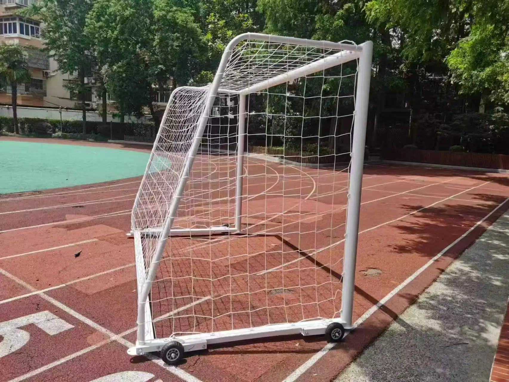Portería portátil de 11 lados Portería de fútbol de material de acero o aluminio con ruedas Balones de fútbol Cancha deportiva