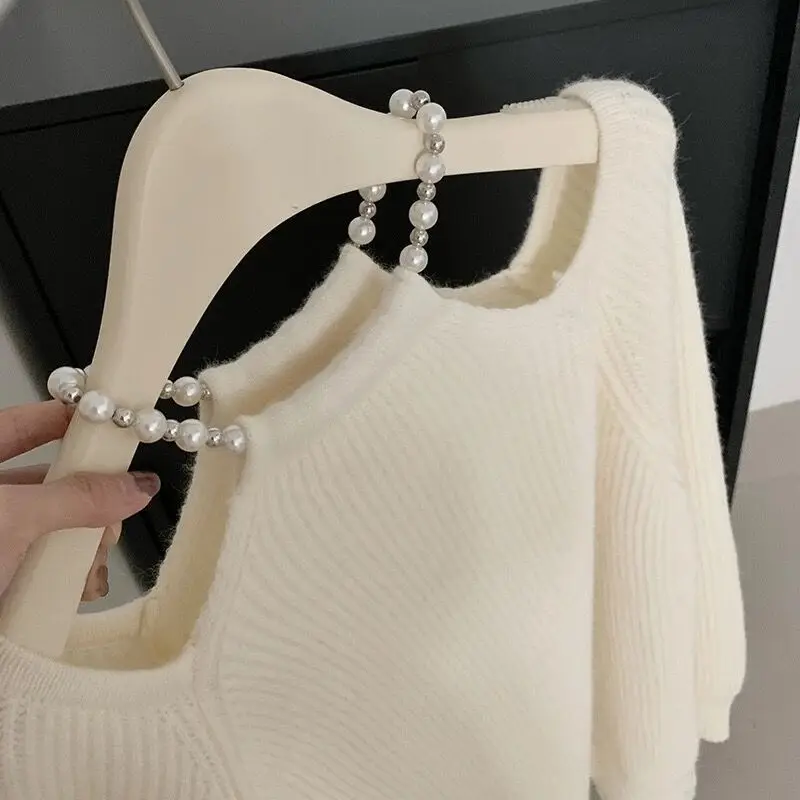 

Pure desire wind hanging neck off-the-shoulder sweater female 2024 new small fragrance soft waxy sweater temperament long coat