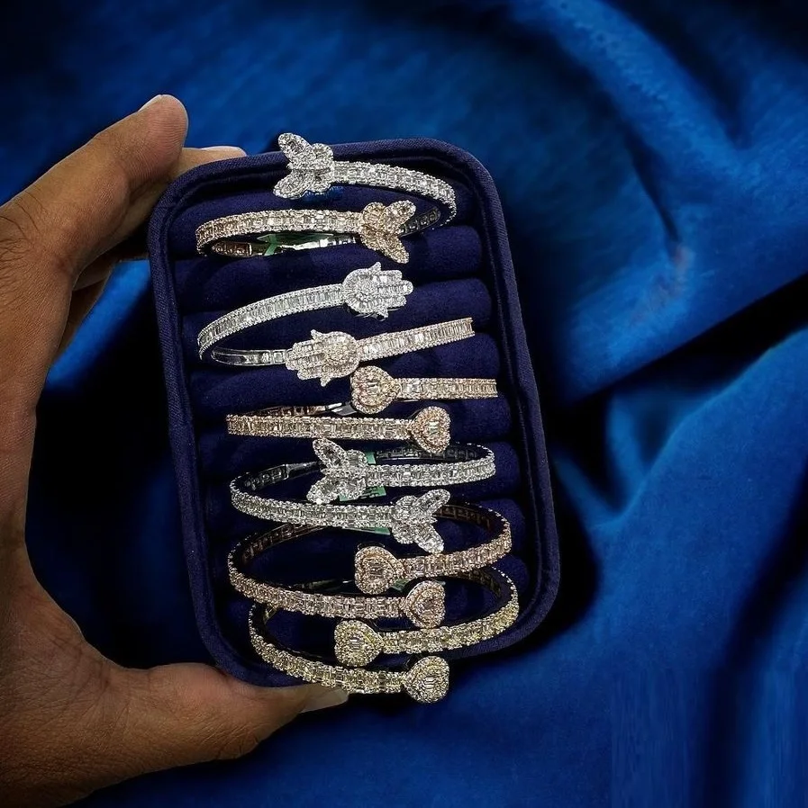 

2026 НОВЫЙ Iced Out Bling CZ Мужчины Женщины Ювелирные Изделия Lucky Hamsa Ручной Шарм Открытый Браслет Браслет