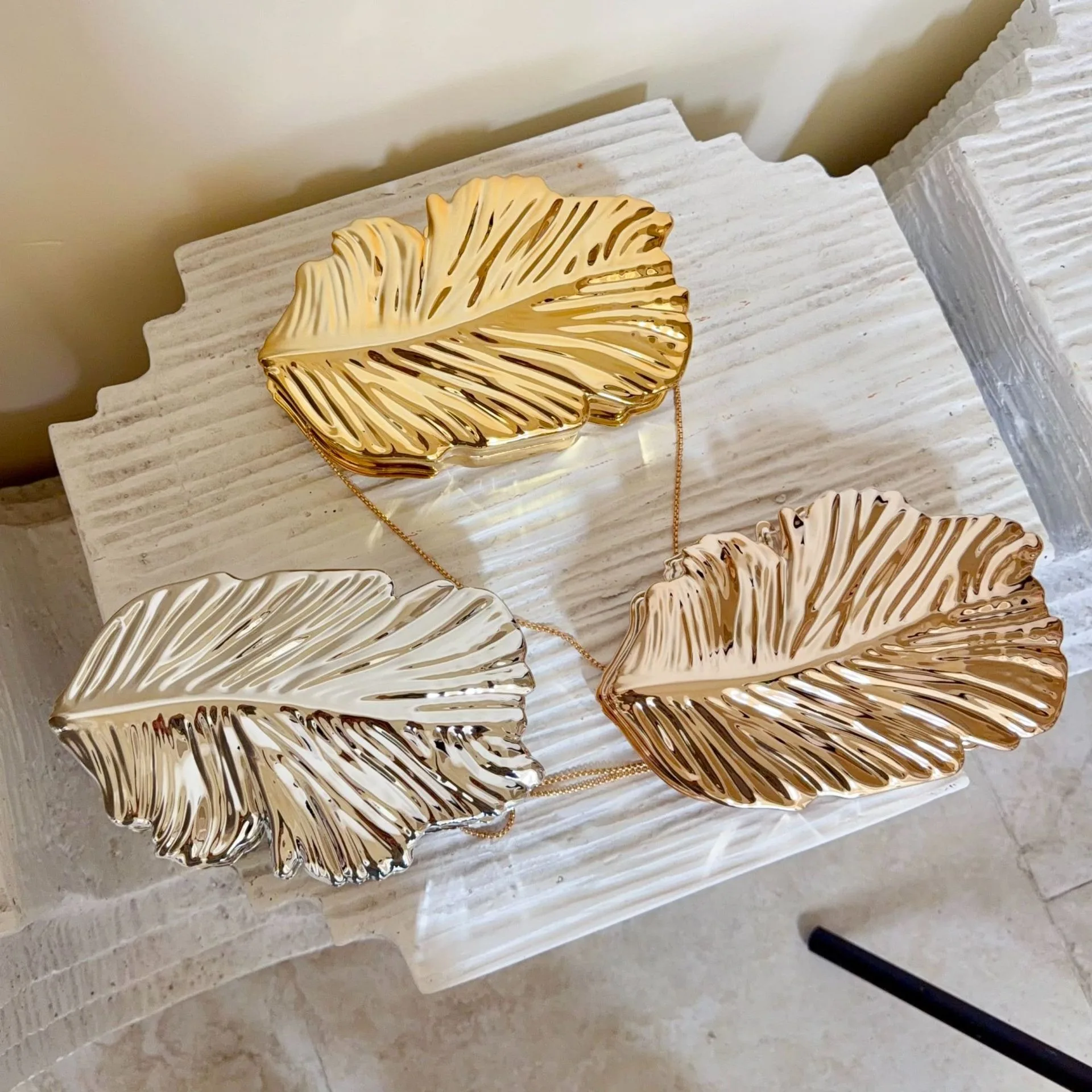 Luxury Golden Fashion Acrylic Leaf Metal Box Handbag Elegant Dinner Party Clutch Crossbody Bag for Young Women Casual Scenarios view 5