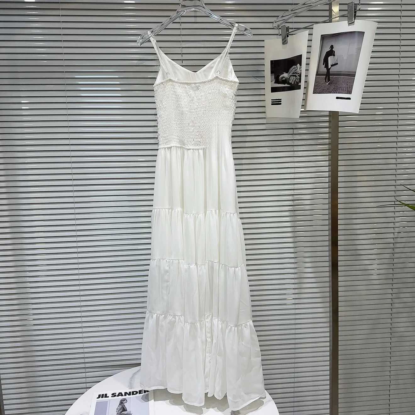 กระโปรงทรงเอเอวสูงผ้าซาตินประดับลูกปัดกระจก ดีไซน์สไตล์ฝรั่งเศส รุ่นใหม่ ฤดูใบไม้ผลิ 2026