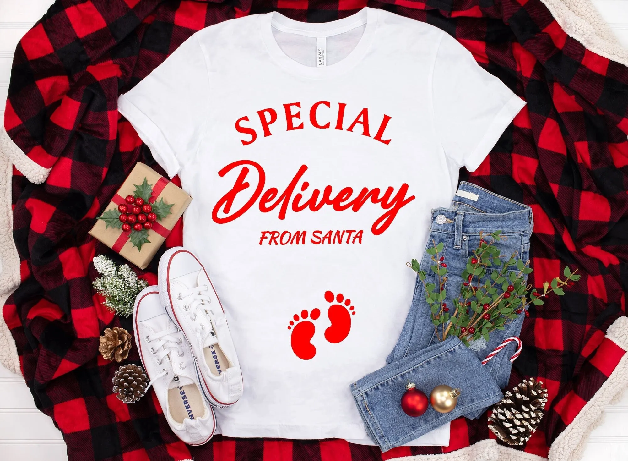 

Special Delivery From Santa Pregnancy T Shirt Baby AnnouncemenT Funny Christmas Couple PregnanT Mom s