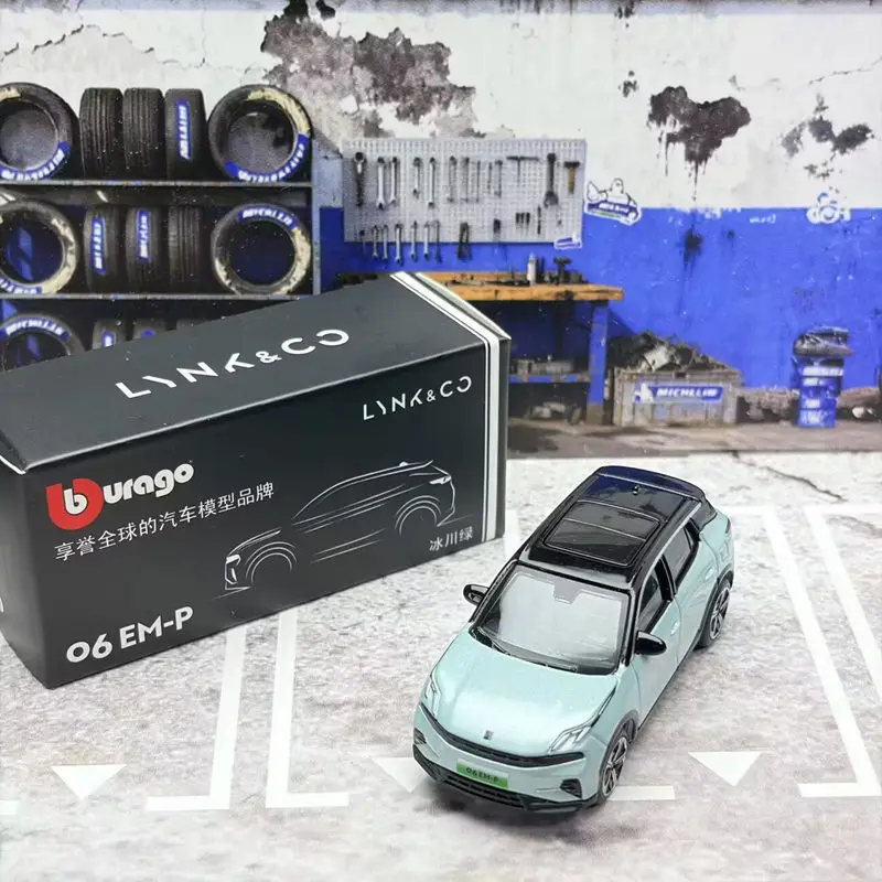 Bburago 1:64 LYNK&CO 07 06 EM-P Alloy SUV Car Model Diecast Metal New Energy Vehicles Car Model Simulation Miniature Scale Gifts