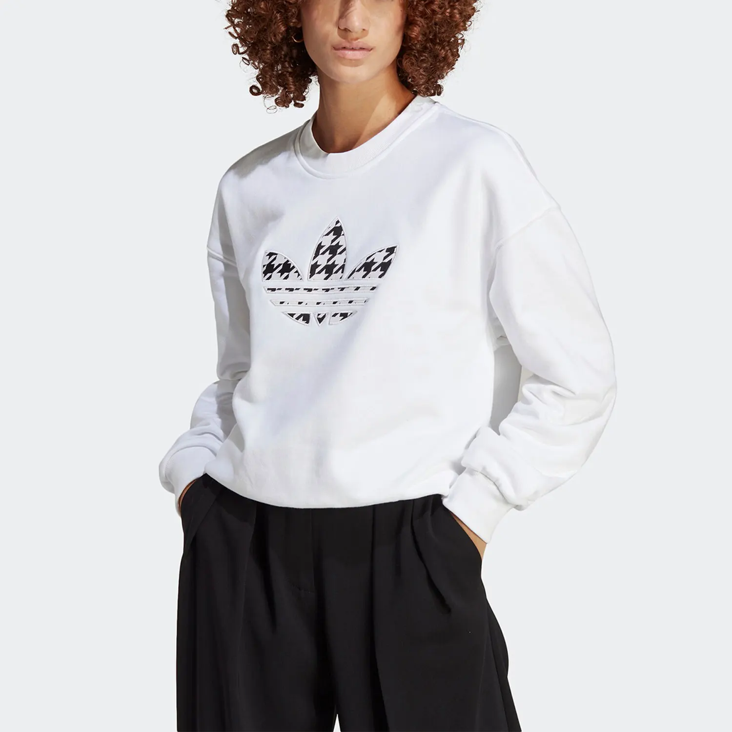 

Официальный весенний новый женский спортивный пуловер Adidas с круглым вырезом IC5148