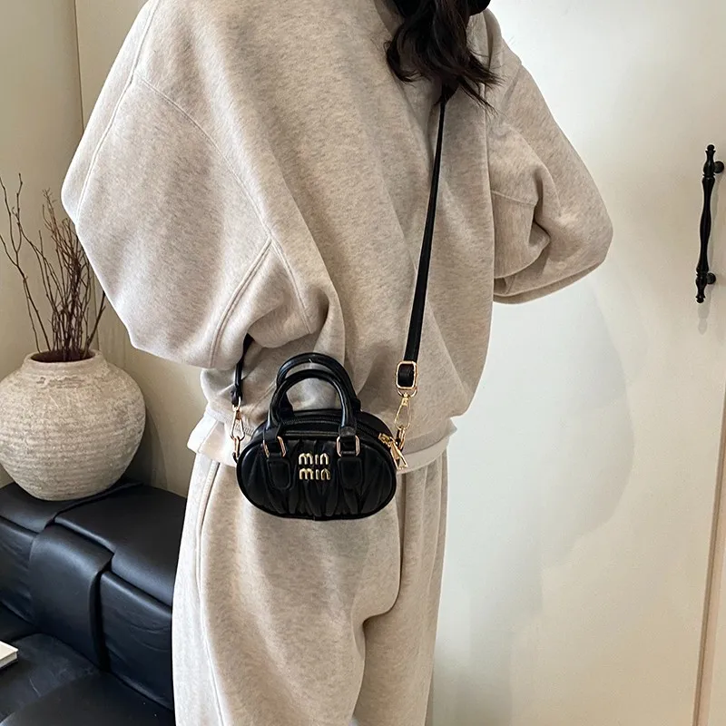 

Elegant Women Leather Luxury Fashion Tote Bag Designer Shoulder Handbag For Daily City Dressing And Comfortable Modern Style