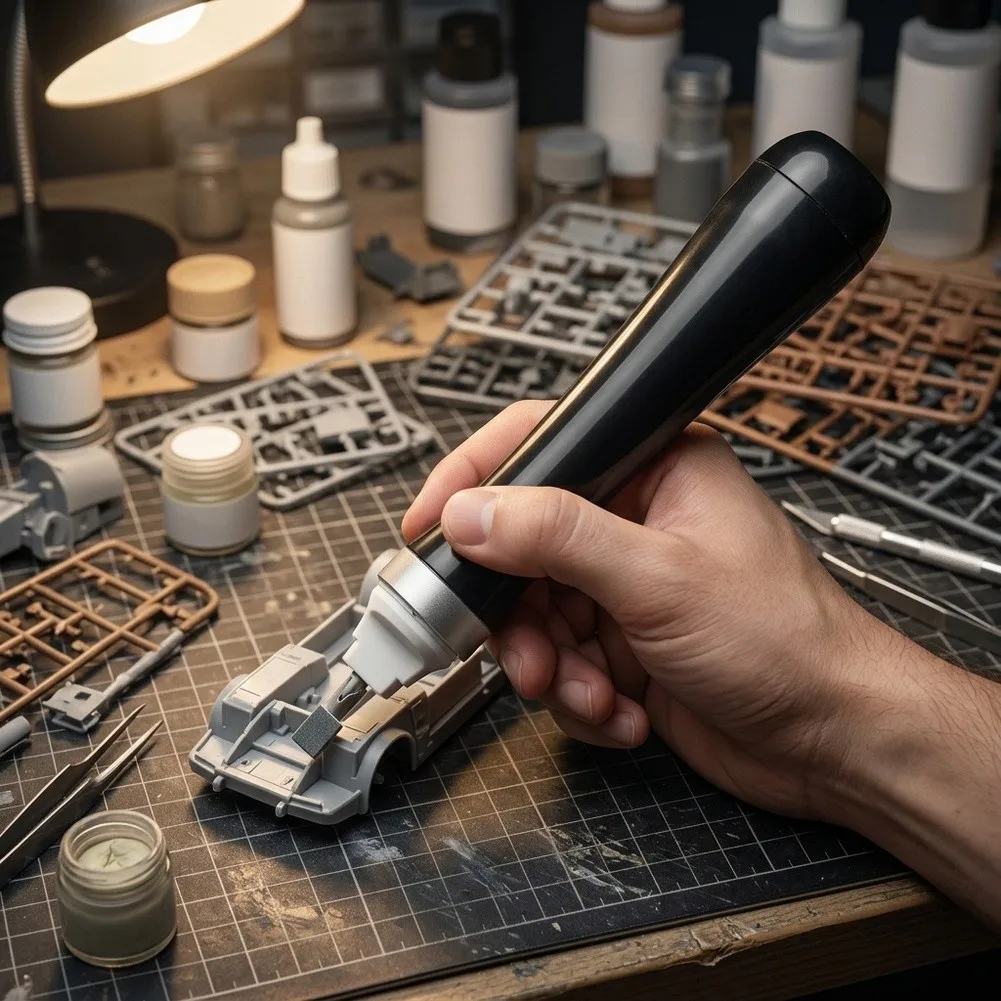 モデルキット用、コードレス往復式サンディングツール。サイズは57インチ×118インチ。木材、プラスチック、樹脂に対応し、研磨強度を調整可能。