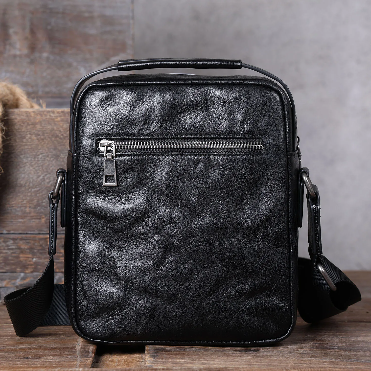 S.WORKER Echtleder Herren Umhängetasche Messenger Bag Crossbody-Taschen für Männer Rindsleder Oberleder Modischer Casual-Stil – Detail 9