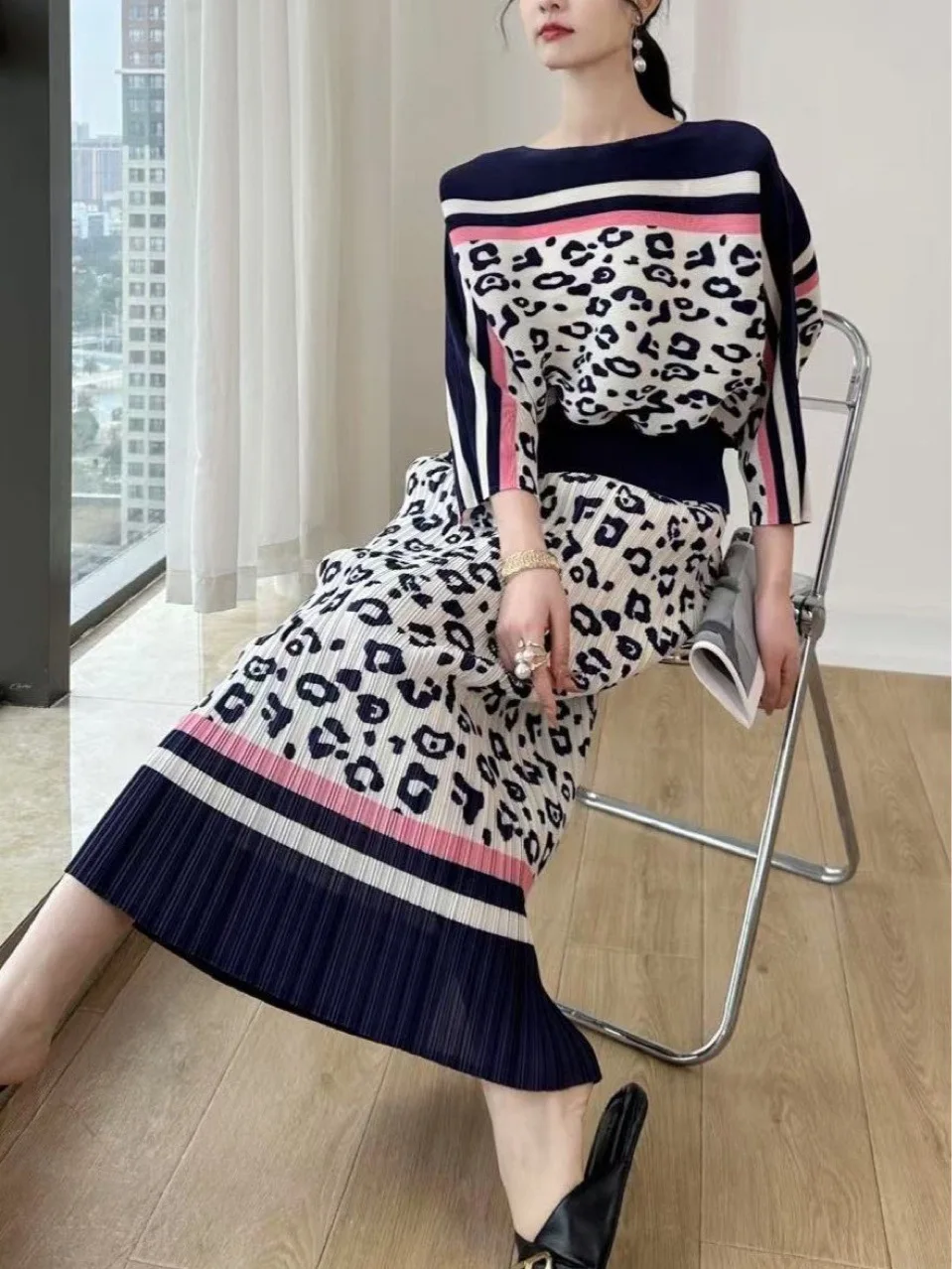 2025 미야케 봄 여성 정장 패션 투피스 세트 박쥐 소매 탑 주름 스커트 프린트 불규칙 의류