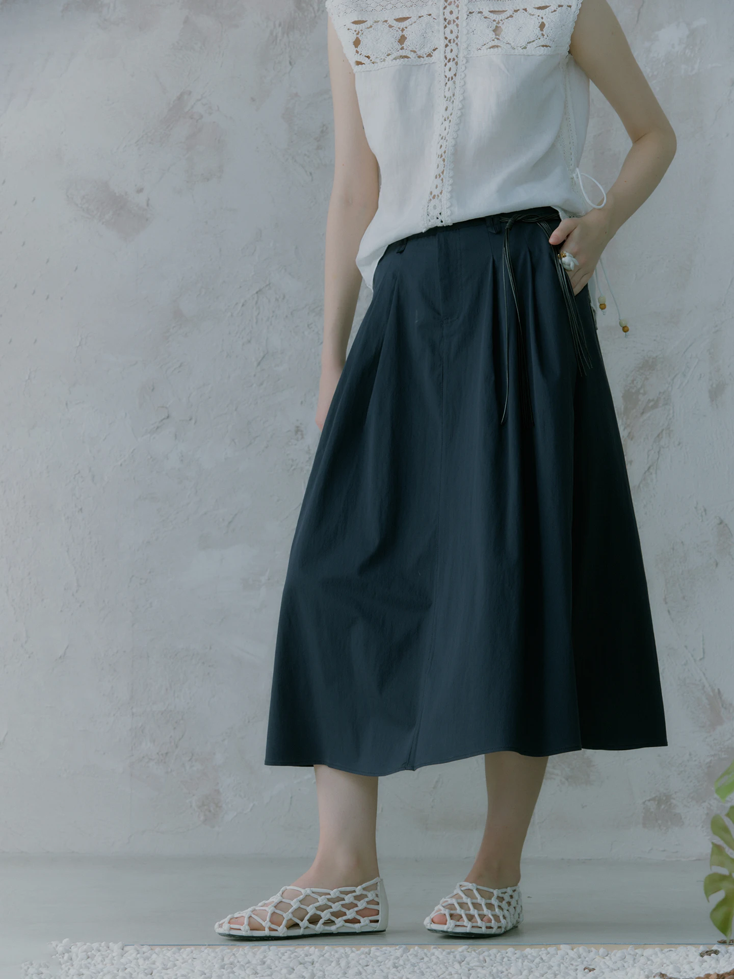 

High Waist A-Line Skirt with Tassel Waist Cord Decoration Commute Friendly Mid-Length Simple Design for Women