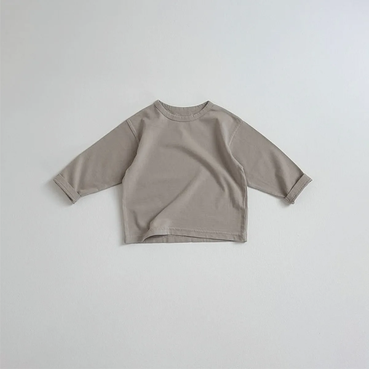2026 ربيع جديد طفل طويل الأكمام تي شيرت الصلبة الرضع الصبي فضفاض عادية المحملة الفتيات قاع القمصان طفل ملابس قطنية