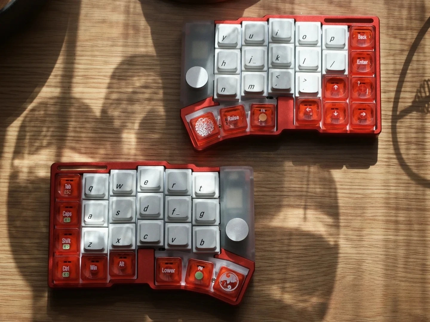 

Cornix Inline Split Keyboard Bluetooth Wireless Dual-mode Hot-swappable Keyboard Anodized Vial Key Change Office Gaming Keyboard