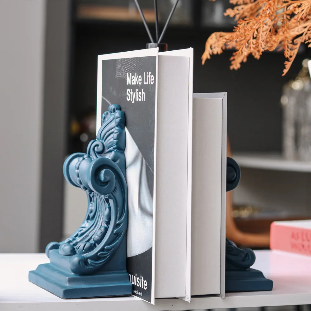 Modern European-style Italian ornaments, bookends, Greek stigmas, carving art, geometric modeling,  sales office accessories