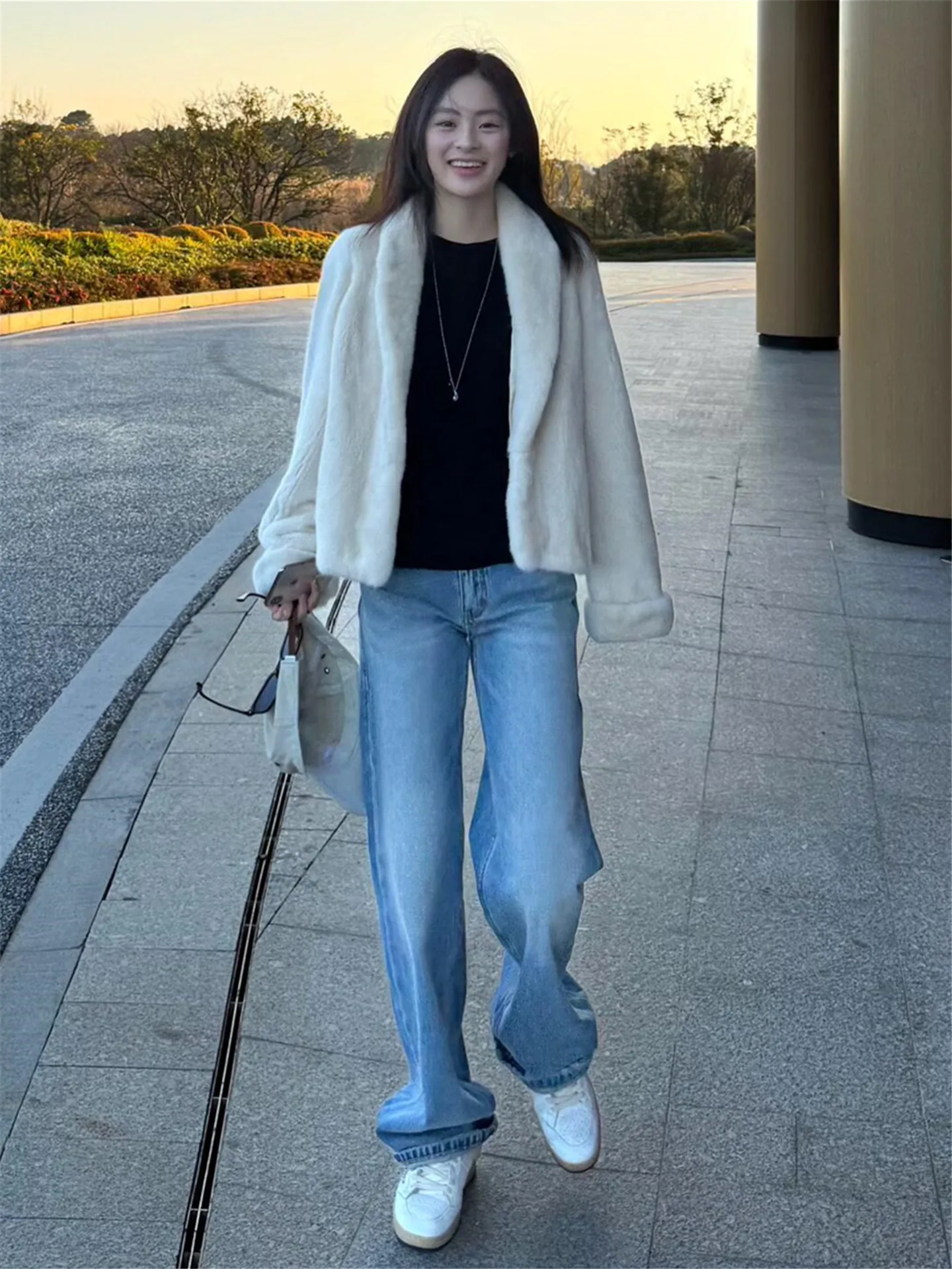 

Американские джинсы в уличном стиле с высокой талией и широкими штанинами, женские свободные прямые брюки-клеш в пол, визуально стройнящие фигуру