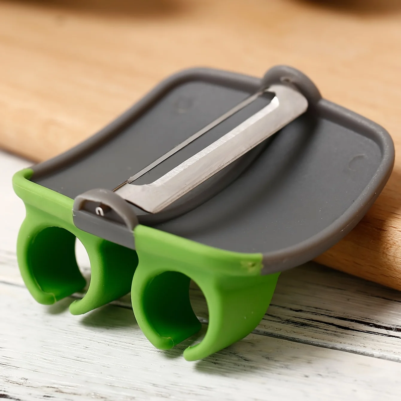 1pc Hand Vegetable Peeler, Palm Peeler, Rubber Finger Grips Comfortable To Peel Pumpkin, Random Color