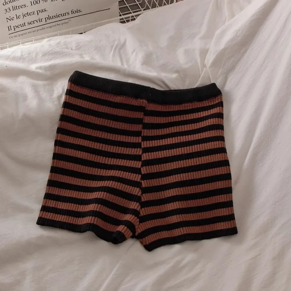春夏新作デザインニットショートパンツ　黒白コントラストカラー　レディースショートパンツ　ストライプ柄トラウザーズ
