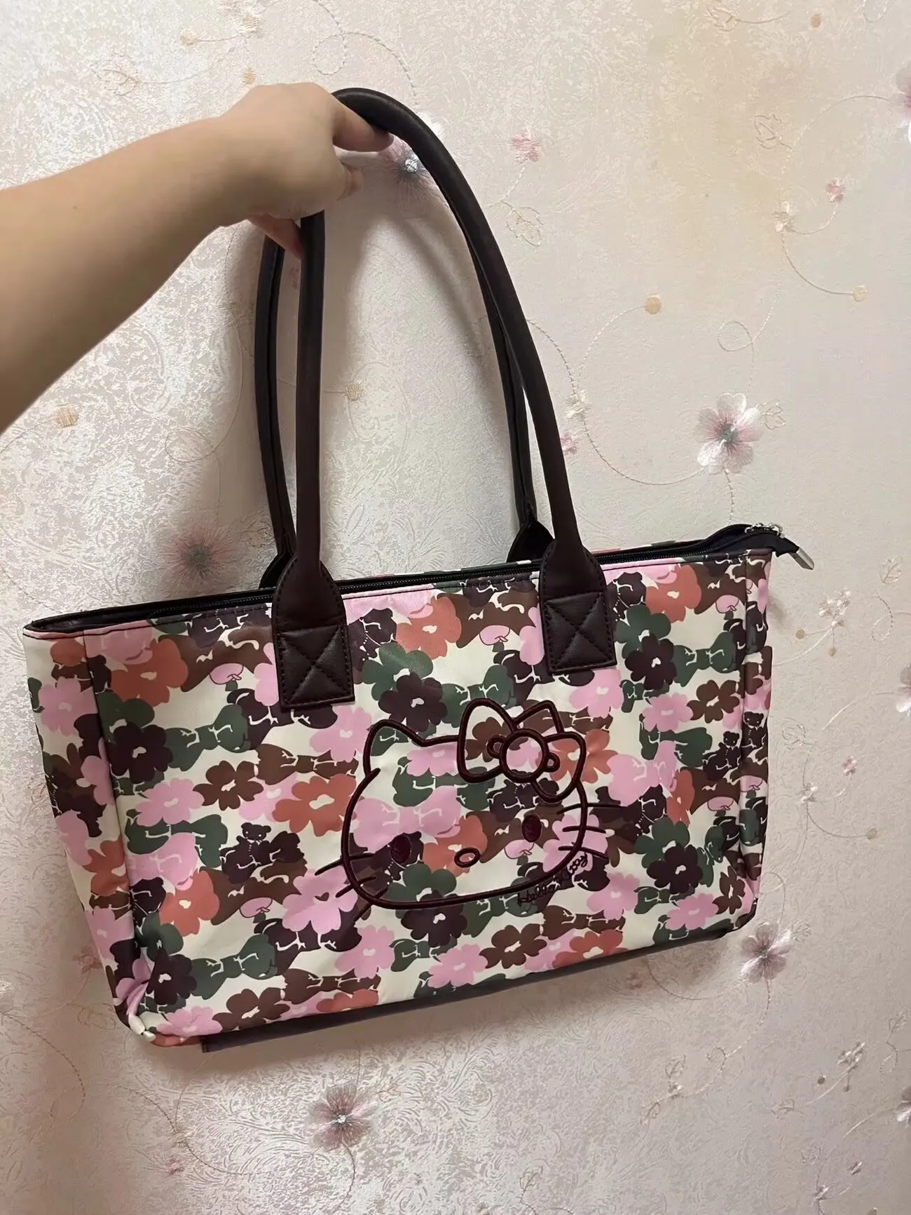 

In Stock Hot Sale Hello Kitty Camouflage Casual Short Trip Cute Fitness Business Travel Travel Large Capacity Handbag Female