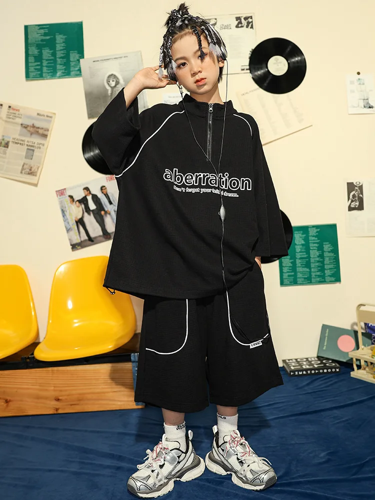 

Kid Kpop Hip Hop Clothing Black Oversized T Shirt Pullover Top Casual Summer Wide Shorts for Girl Boy Dance Costume Clothes Set