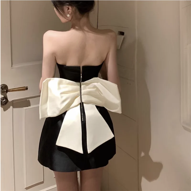 المشاهير سيدة الصيف القوس الكبير الظهر حمالة أسود فستان حفلة صغيرة بلا أكمام المرأة الجوف الخصر قلم رصاص قصير فستان عيد ميلاد