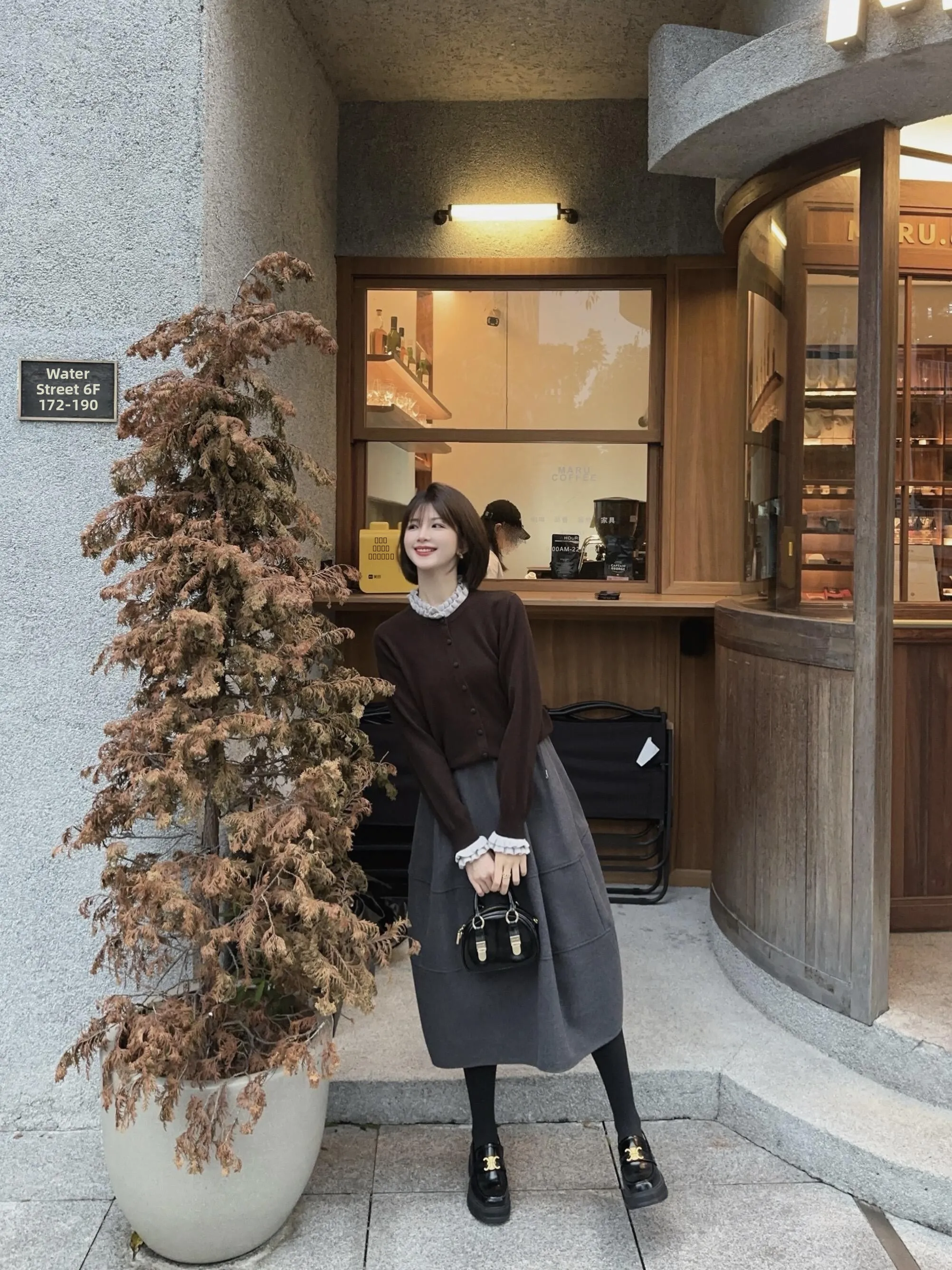 Retro koreański długi kardigan z dzianiny, rozpinany, damski, jesienno-zimowy sweter-płaszcz z drewnianym wzorem.