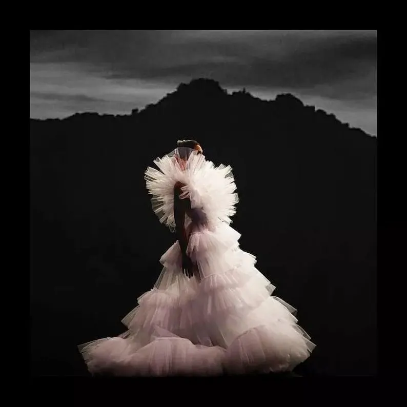 Fluffy Off White Tiered Wedding Gowns Long Puffy Ruffles Tulle Bridal Dresses Ivory Lush Prom Gowns Flare Shoulder Gorgeous