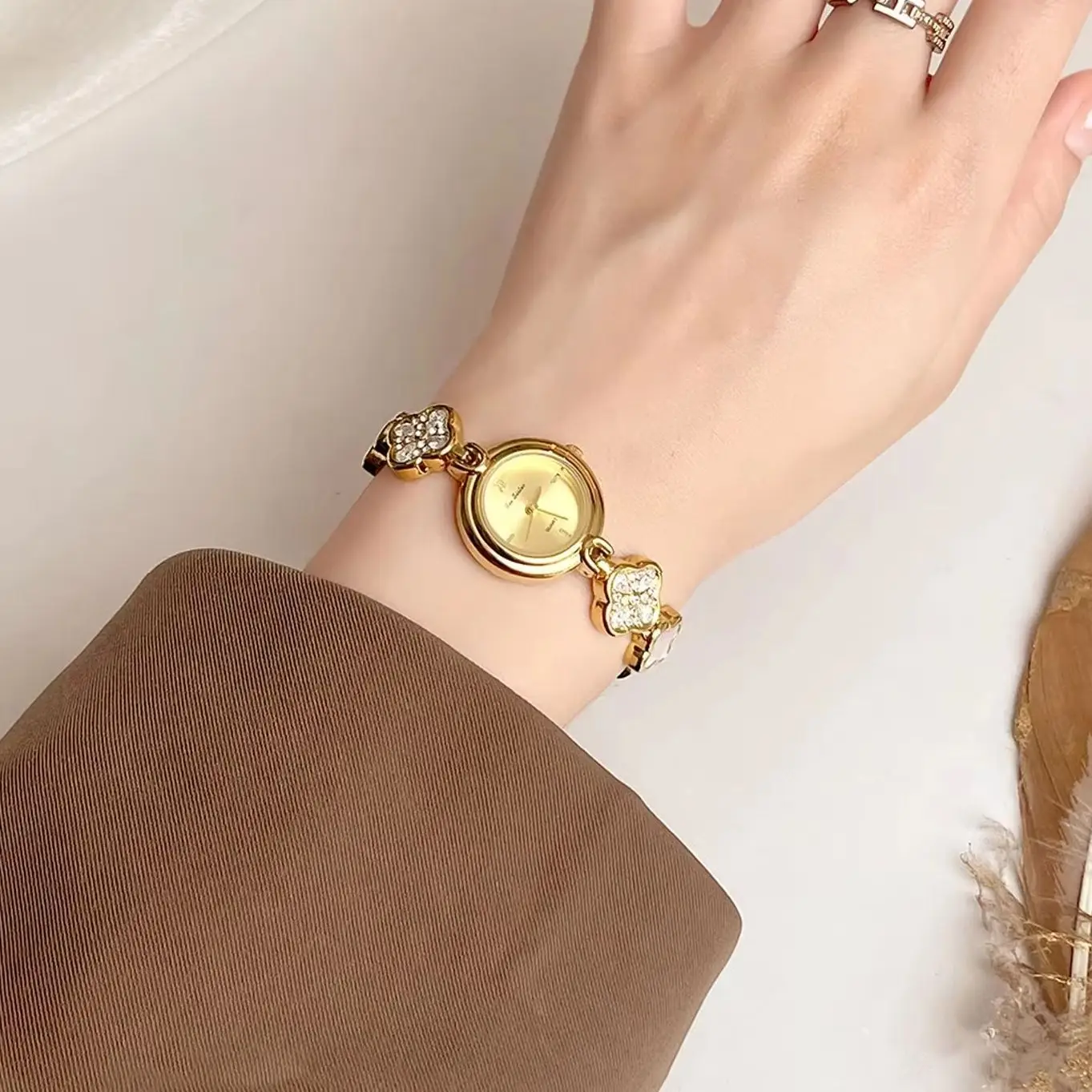 

Light Luxury Brand Retro Women's Watch, Waterproof Elegant Flower Shaped Stainless Steel Strap Quartz Original Women's Watches
