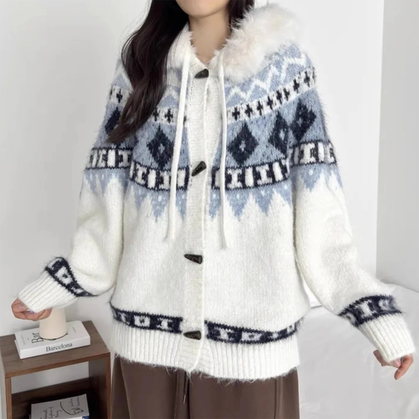 

Women's Hooded Knitted Sweater Coat with Large Fur Collar Winter New Sle Lazy Faion Buttoned Knitwear Soft Korean Version