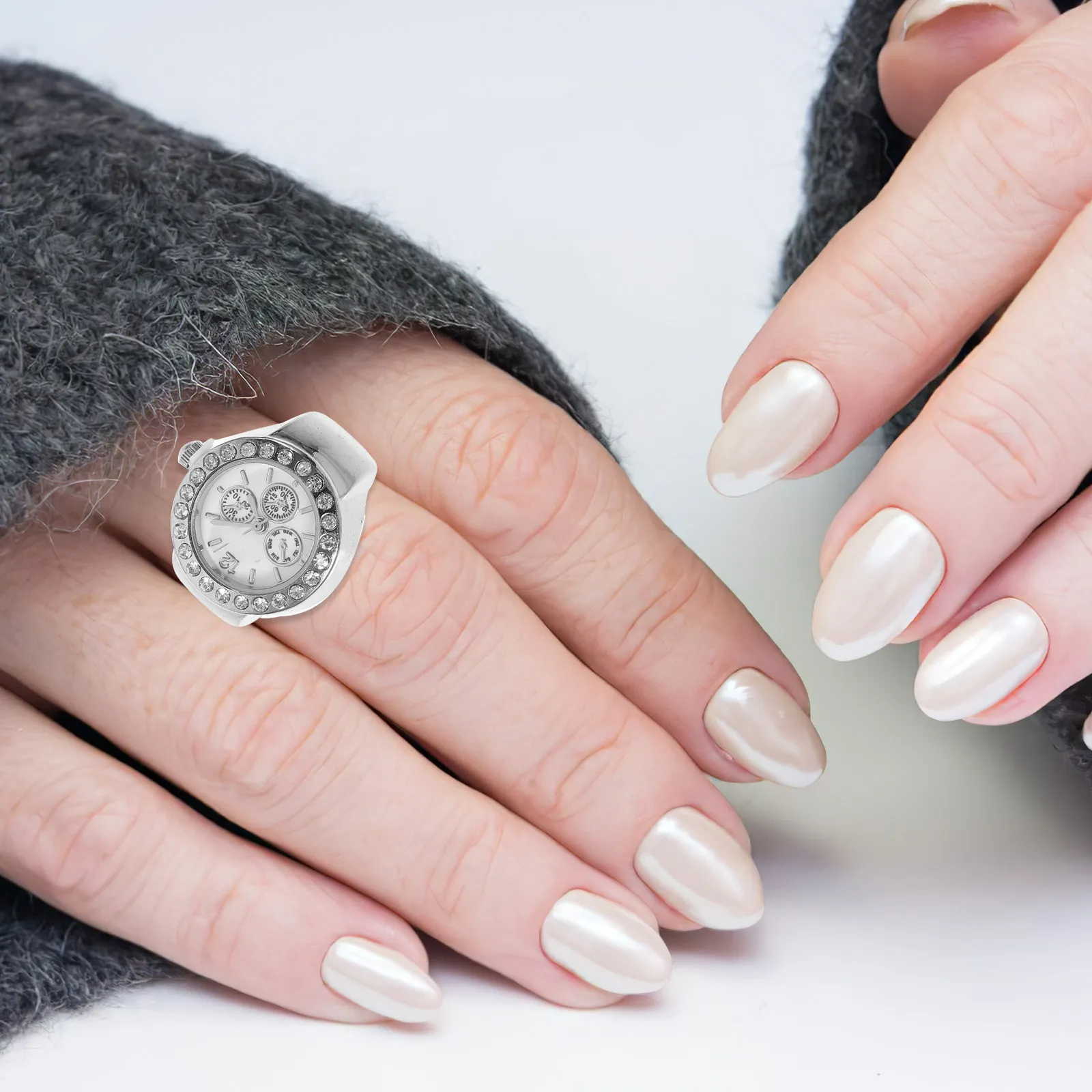 

Кольцевые часы на палец из эластичного сплава, кварцевые, модные, круглые, для повседневной носки, подарок для вечеринки, праздничный аксессуар