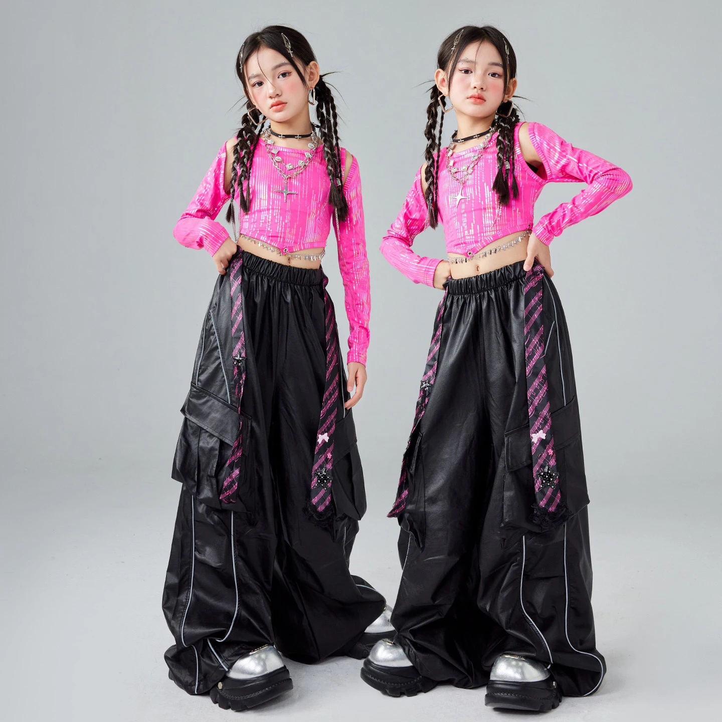 2026 ジャズダンス衣装女の子長袖ピンクへそトップス黒革パンツ子供 Kpop ヒップホップパフォーマンス服 BL18347