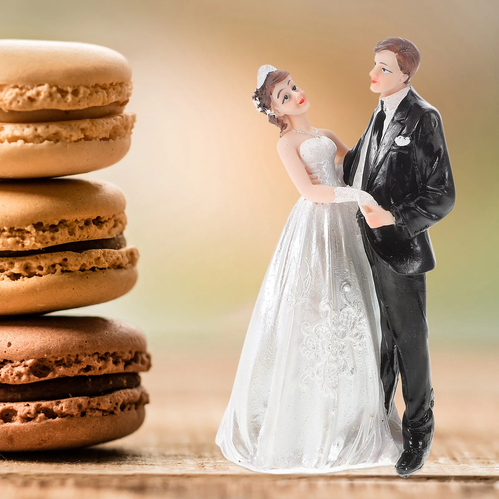 topo-de-bolo-de-casamento-em-resina-com-noivos-detalhes-exquisitos-elegancia-europeia-decoracao-compacta-e-leve-para-casamento