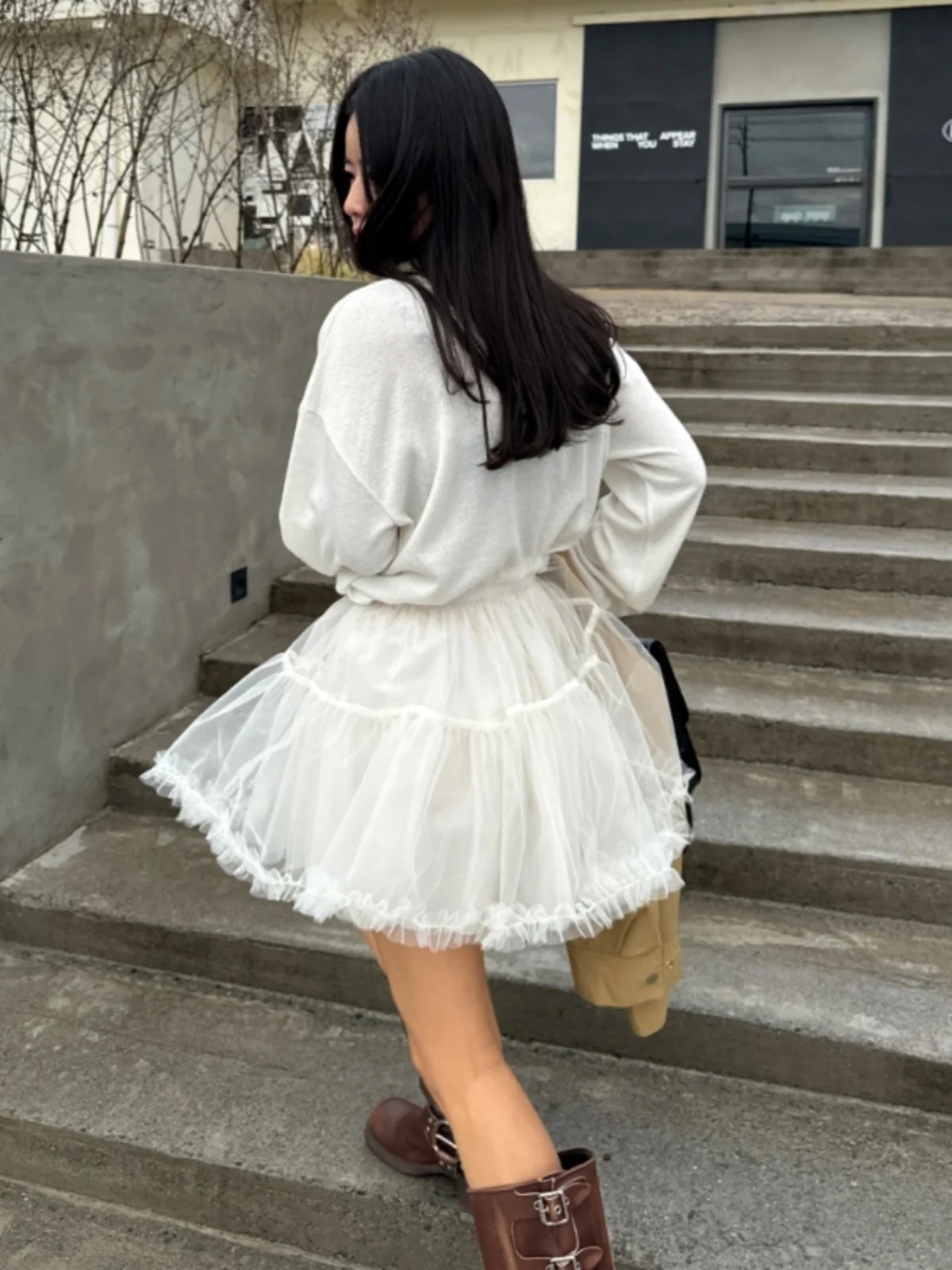 

Весенне-осенняя корейская юбка 2026 года с кружевной отделкой, завышенной талией, А-силуэтом, стройнящим дизайном, короткая юбка для женщин, повседневная одежда