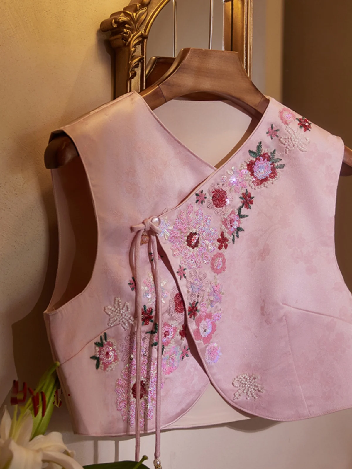 

Новая китайская универсальная короткая куртка-жилет с круглым вырезом, в стиле ретро, с эффектом облегания на плечах, для создания модного образа.