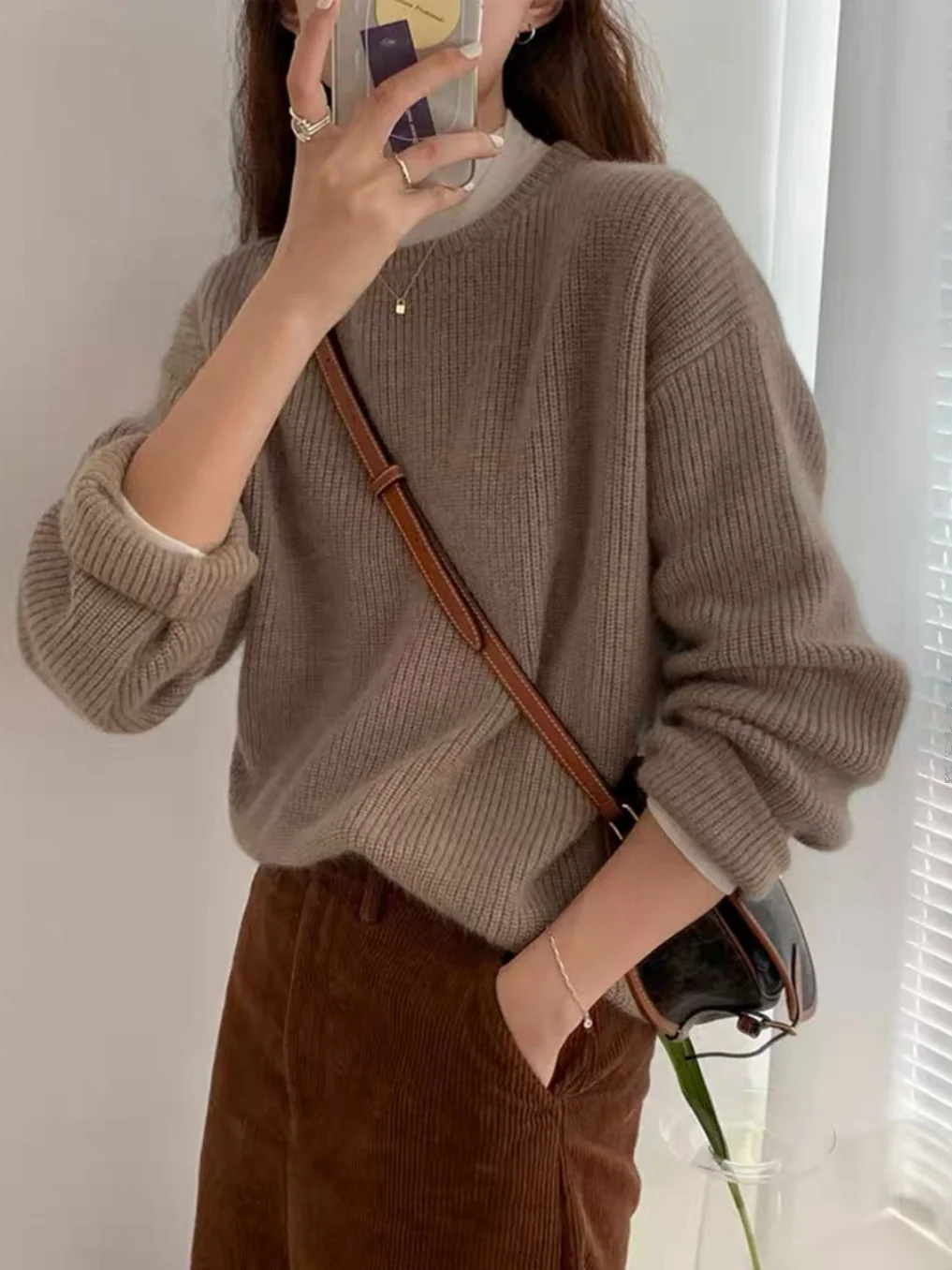 سترة محبوكة مستديرة راقية ذات قلنسوة ذات لون نقي مع تصميم من فراء الراكون للتنقل طويل للخريف... #2