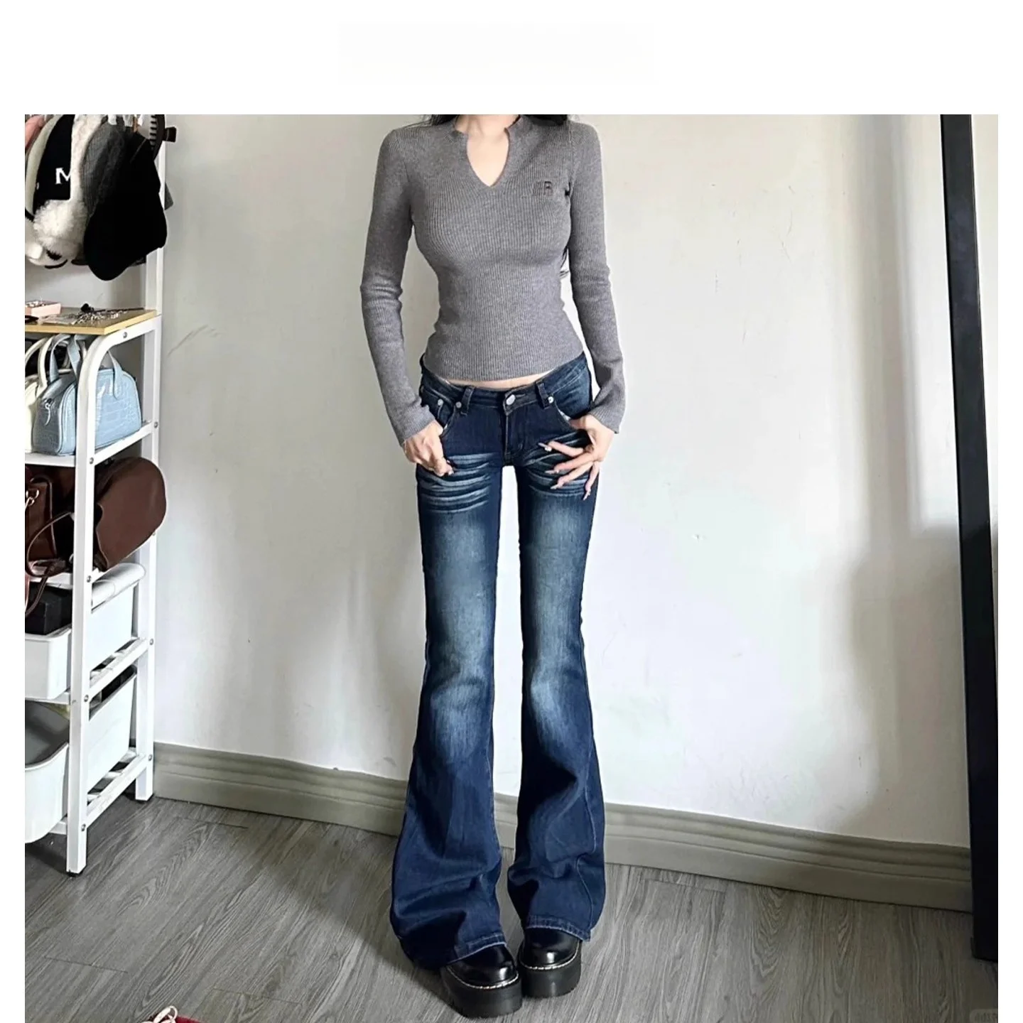 Y2K Jeans svasati a vita bassa da donna casual Autunno 2025 Pantaloni in denim vintage elasticizzati slim fit Retro Chic da indossare ogni giorno