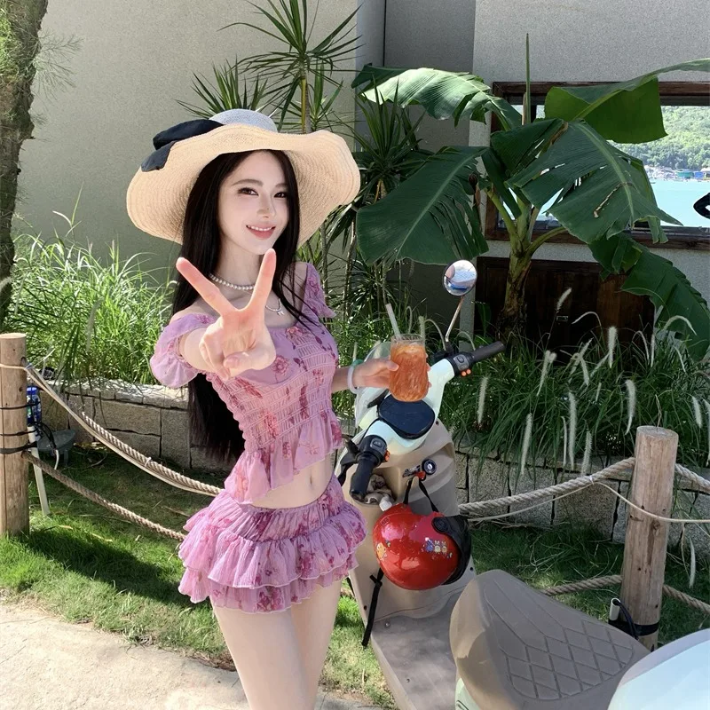 

Hot Girl Short Floral Print Top And Skirt Set Women's Summer Beach Vacation Fashion Outfit Low Waist Plant Floral Pattern