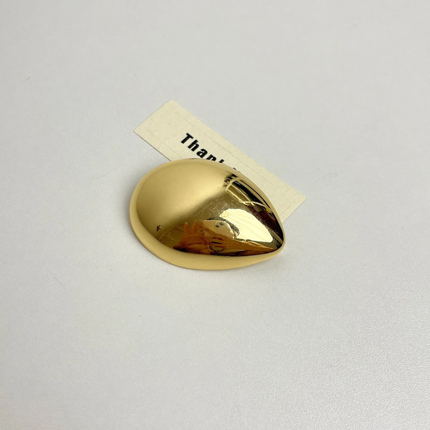 

Минималистичная металлическая брошь в золотом и серебряном цветах, двухцветный дизайн в форме капли, элегантная и изысканная, подходит для пальто и костюмов, женский аксессуар.