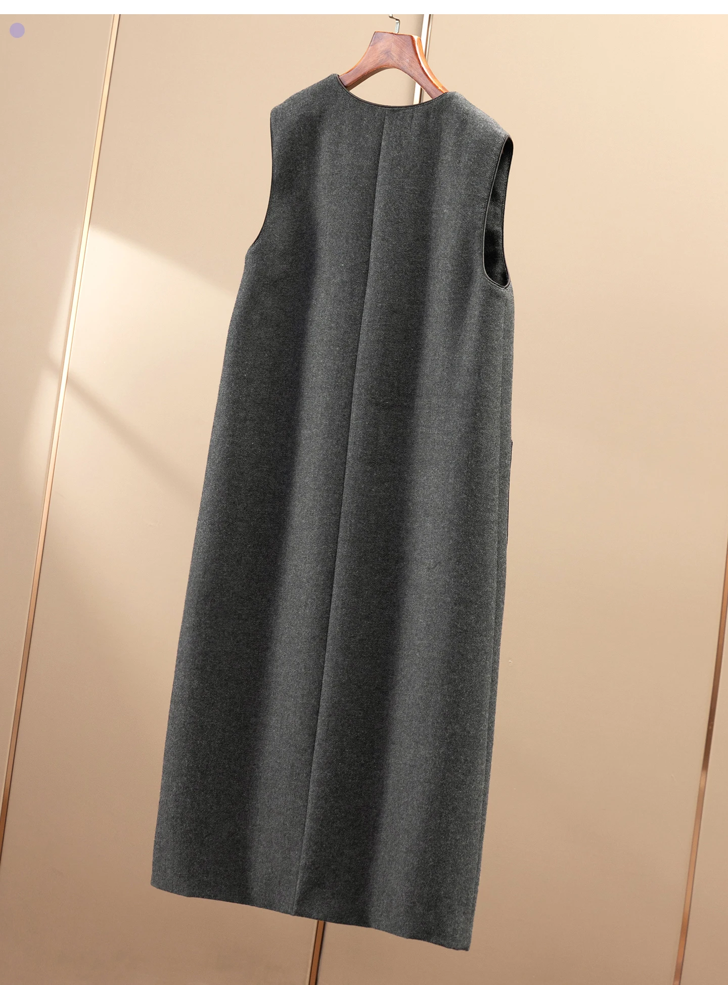 เดรสยาวทรงเวสต์ผ้าวูลผสม คอวีลึก แขนกุด รุ่น 6Y88 สำหรับผู้หญิง ชุดเดรสยาวสำหรับผู้หญิง ชุดฤดูร้อนสำหรับผู้หญิง ปี 2025