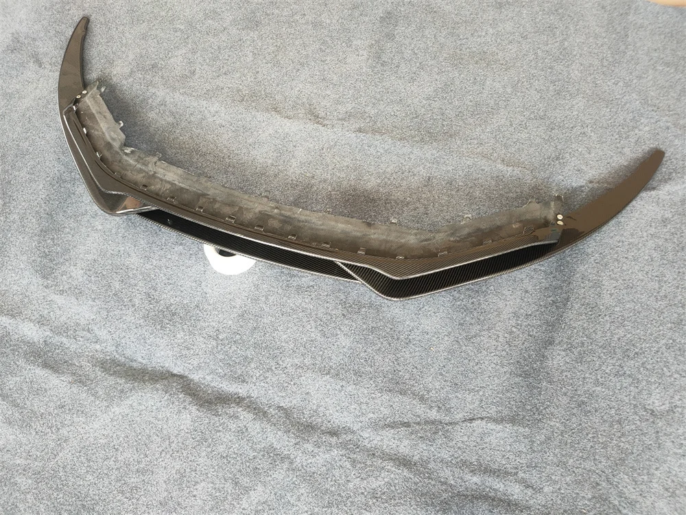 مصد الشفة الأمامية من ألياف الكربون الحقيقية على شكل حرف V، سبويلر شفة الذقن، طقم الجسم الفاصل لعام 2016-2018. ترقية R8 V8 V10